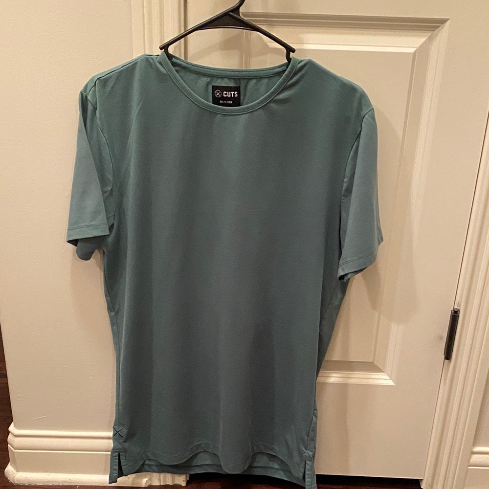 Cuts Clothing Men's Blue Short Sleeve Tee- split hem large